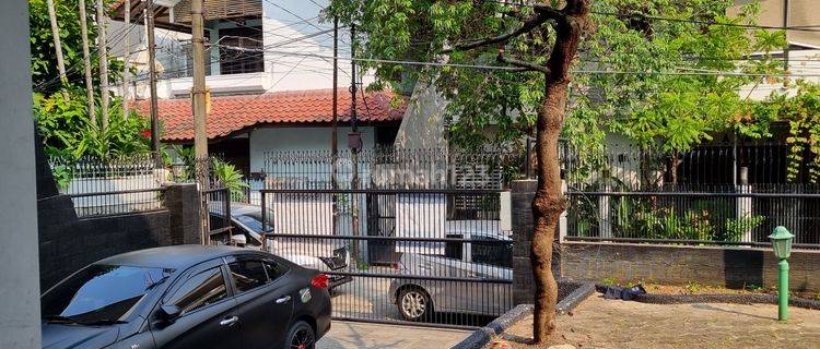 Disewakan rumah 3 lantai di Green ville Bagus 1