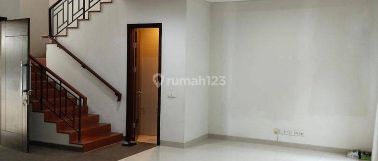 Rumah Bagus Semi Furnished di Greenwich Park Bsd City 1