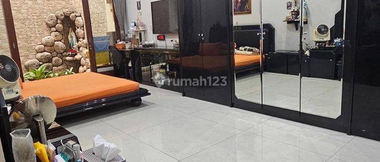 Dijual rumah 3 lantai di Pluit Putri 1