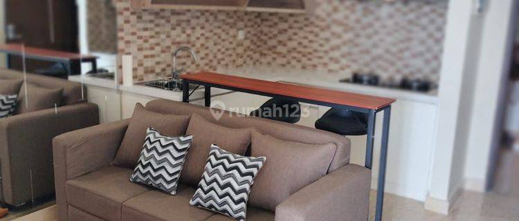 Apartemen The Royale Springhill 2 BR Sudah Renovasi 1