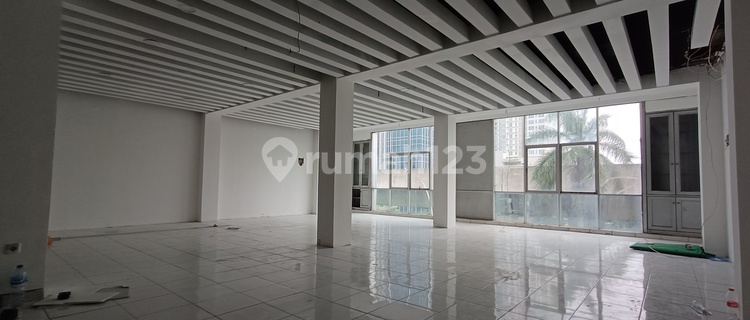 For Rent: 200 M² Connected Shophouse, 4.5 Floors on Kelapa Gading Boulevard 1