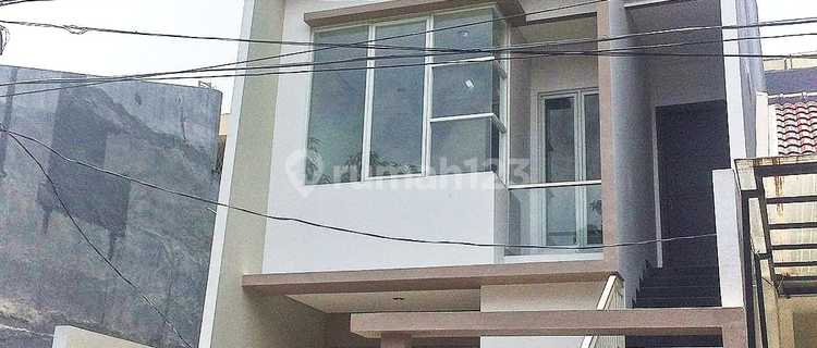 Brand New House in Disunter Agung Barat SHM 1