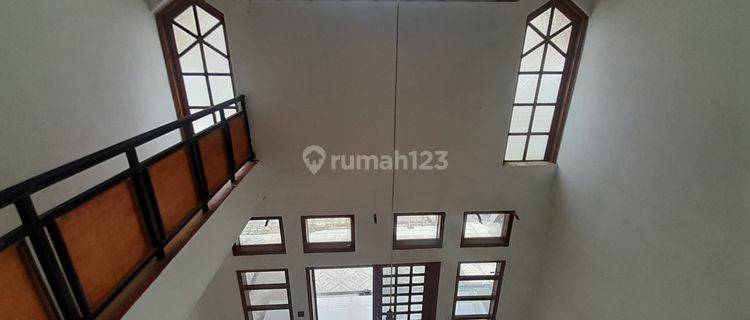 Rumah 2 Lantai, Baru Renov Dekat Griya Pahlawan 1