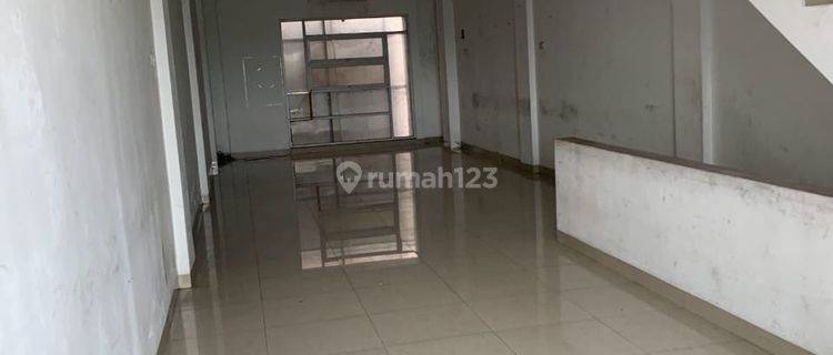 Ruko 3 Lantai ex Bank Disewakan Parkiran Luas di Juanda, Tangerang Selatan 1