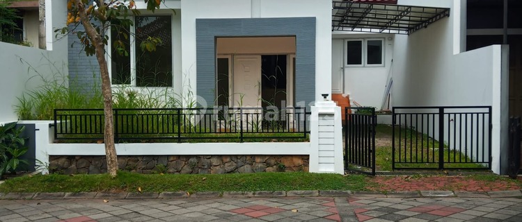 Premium Ready-to-Use Good Cluster House in Asoka Candigolf 1