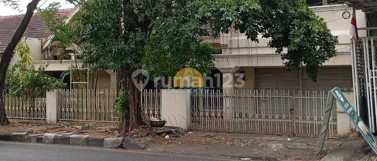 Strategic Ready-to-Use House on Jalan Lampersari Raya 1