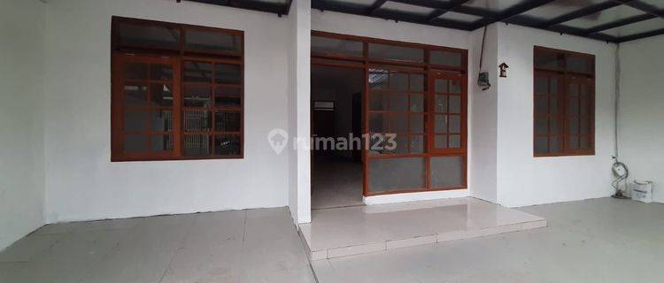 Rumah Sudah Renovasi Semi Furnished SHM di Kopo, Bandung 1