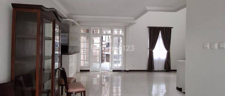 Rumah 2 Lantai Bagus Semi Furnished 70 Jt Nego di Kota Wisata Cibubur, Jakarta Timur  1