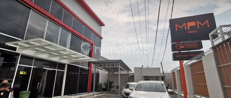 Showroom Kantor Dan Gudang Kaligawe Siap Pakai ! Area Parkir Luas 1