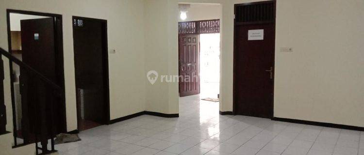 Disewakan Rumah 2 Lantai Di Janur Indah, 4 Kt, Semi Furnish, Siap Huni    *** Lily 1