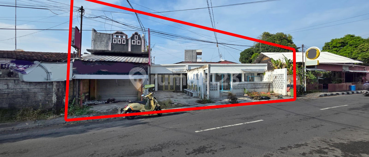 A strategic commercial property for sale in the tourist area of Sanur. 1