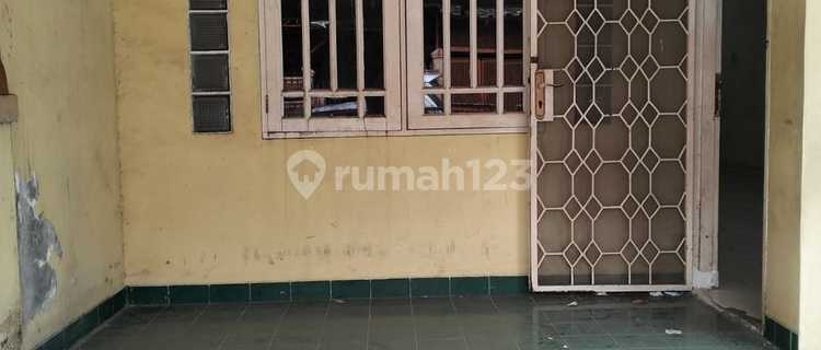 Dijual Rumah Standar 1.25 Lantai, Hadap Timur Laut, Row Jalan 2 Mobil, Listrik 2200w, Air PAM, SHM di Taman Surya 3, Jakarta Barat 1