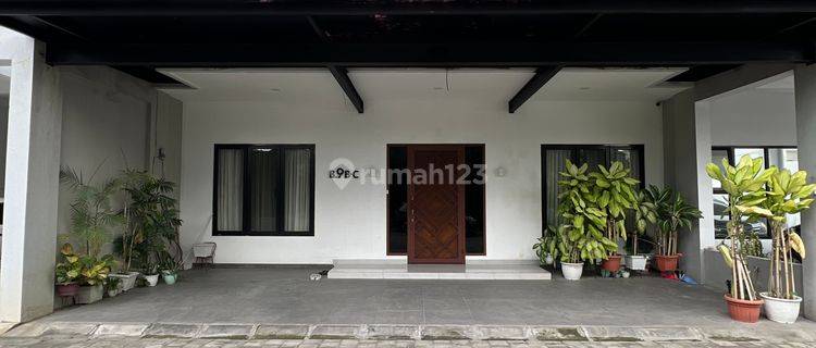 Villa Tengah Kota Minimalist Jual Cepat 1