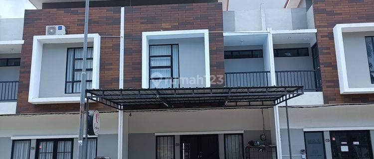 Disewakan Townhouse 2 Lantai di Central Raya, Tiban 1