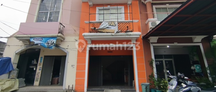 2-Story Shop House on Boulevard Complex Near Graha Raya 1