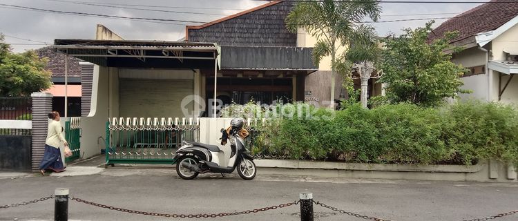 RUMAH BESAR SIAP HUNI LOKASI PREMIUM RING SATU KAMPUS  UGM 1