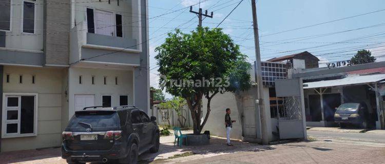 Villa Baru 2 Lantai Pinggir Jalan Cocok Dibuat Usaha 1