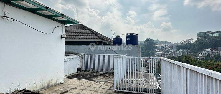 Rumah Bagus Unfurnished SHM di Dago Pakar, Bandung 1