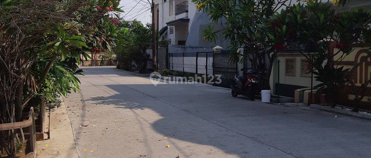 Rumah 2 Lantai Bagus di di Taman Ratu Indah blok DD Jakarta Barat 1