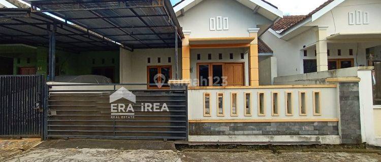 Rumah bagus di Blulukan Colomadu SHM Hadap Barat 1