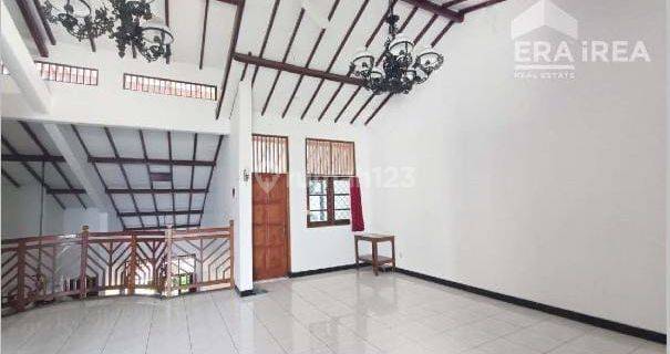 Disewa Rumah 2 Lantai Semi Furnished di Area Laweyan 1