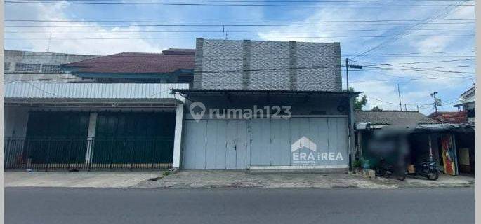 Rumah dan ruang usaha di Jebres Surakarta 1
