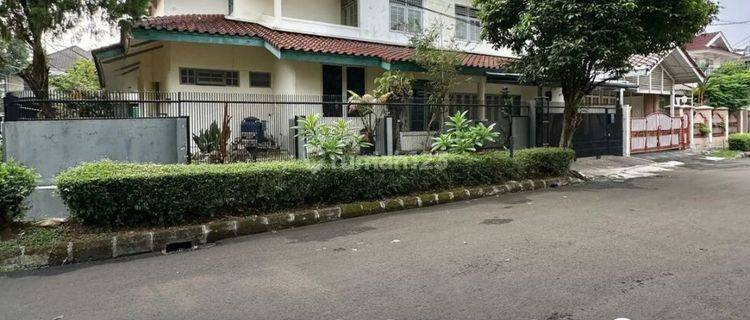 For Sale Rumah Dalam Cluster Posisi Hoek, Dekat Taman  1