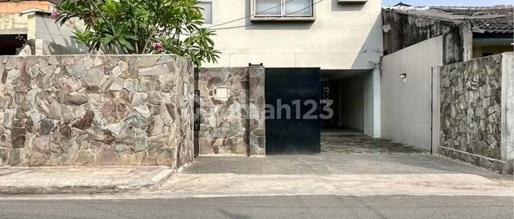 Nice Ready-to-Live House in Kramat Jati, Lots of Rooms! 1