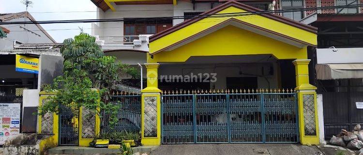 Rumah 2 lantai dengan 6 kamar tidur di Pondok Gede, Bekasi 1