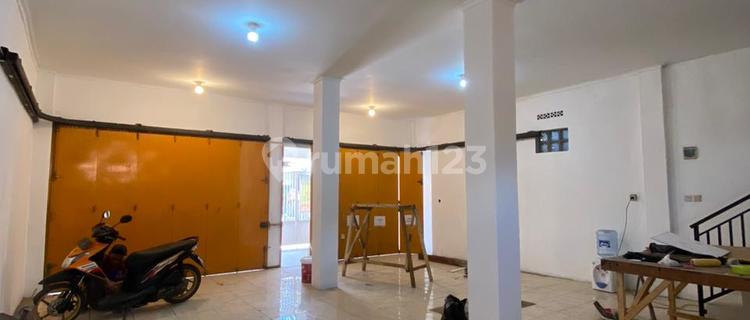 Cheap! Main Road Shop House in a Busy Location, Padalarang 1