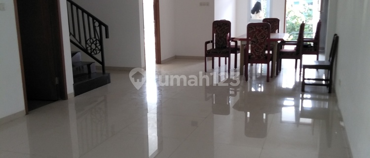 Rumah Bagus Terawat di Setiabudi Bandung 1