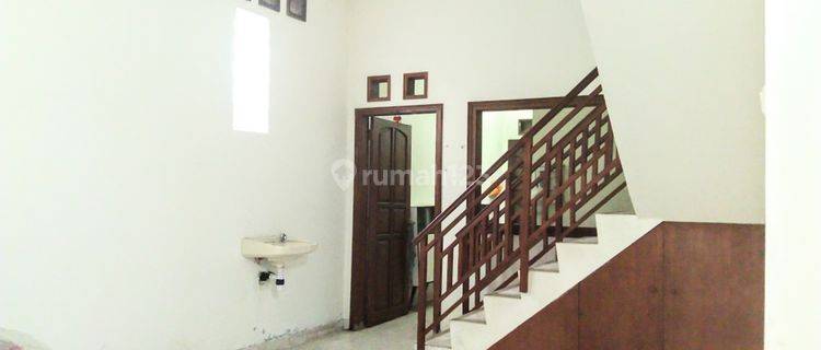 Disewakan rumah 2 lt ( siap huni) di area my.haryono .-Semarang tengah.. 1