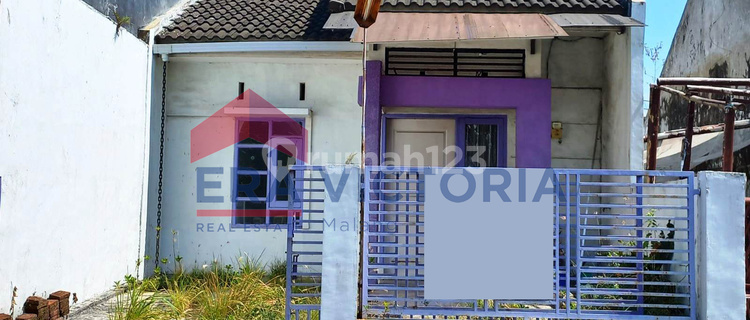 Minimalist House In Malang Anggun Sejahtera, Lawang, Needs Renovation 1