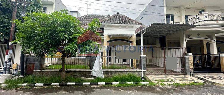 Rumah Lokasi Premium Taman Sulfat Kondisi Siap Huni Jalan Lebar 1