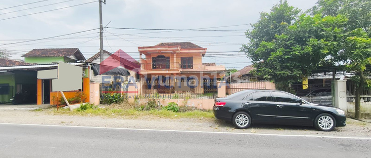 House & Large Land in Rejotangan Easy Access Potential Business Location 1