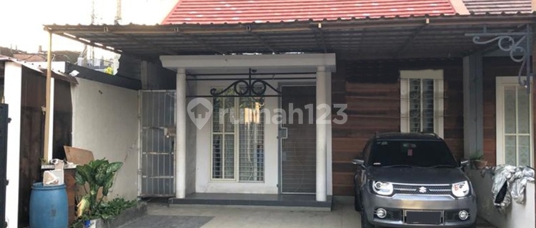 Rumah dalam kompleks Green Metro , Jl.Gatot Subroto 1