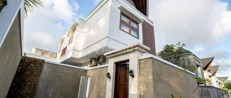 Modern 2 Floor Villa Close to Jalan Raya, GWK and Melasti Beach 1