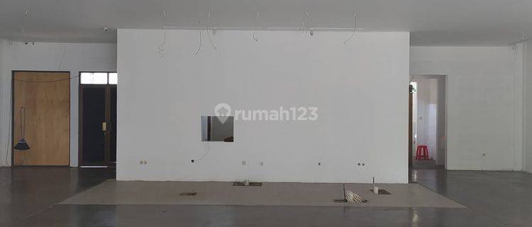 Dijual Ruang Usaha Strategis di Setrasari Bandung 1