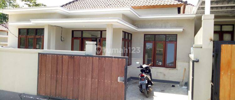 Rumah Hook Hoek View Sawah dekat Pantai Kedungu 1