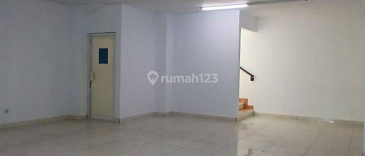 Ruko Strategis Terawat di Cihampelas Bandung 1