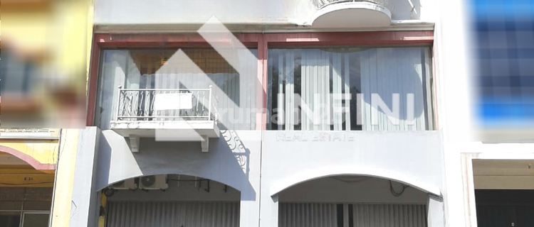 Ready-to-Use Twin Units Commercial House, Strategic Location in Batam Center. 1