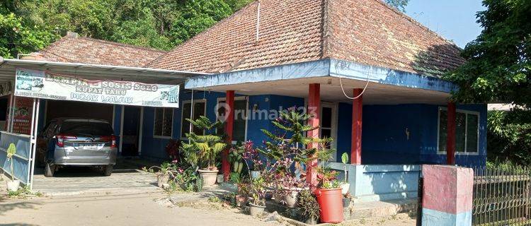 Jual lahan pinggir jalan raya. Ada rumah lama masih layak huni. 1