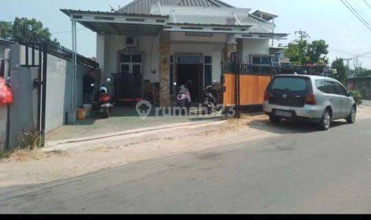 Rumah belakang puncank semabung. Hook pinggir jalan. Akses mudah. Lokasi strategis.  1