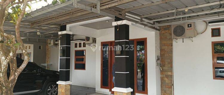 Rumah minimalis modern. Perumahan graha puri strategis depan taman.  1