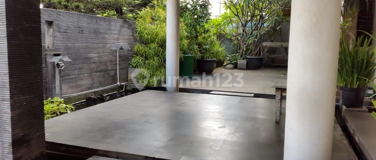 Rumah Siap Huni Dengan Swimming Pool Di Permata Hijau, Jakarta Selatan 1