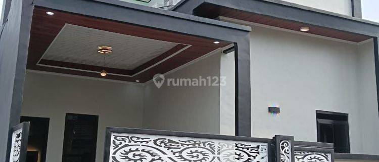 Dijual Rumah Minimalis Semi Furnished Modern Di Cibubur 

 1