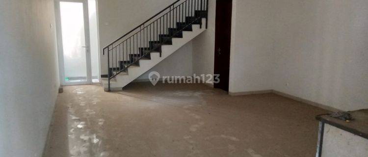 Ruko Strategis 2 Lantai di Sayap Setra Duta 1