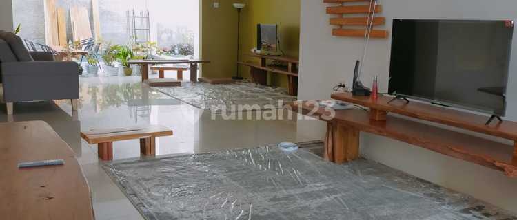 Disewakan Rumah Cantik 2lantai Furnish 9kt  1