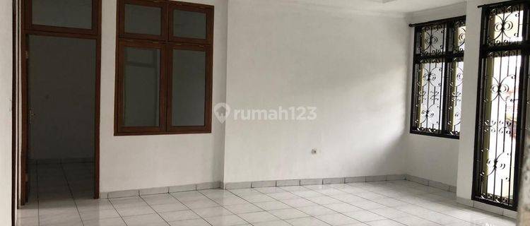 Rumah Nyaman 2 Lantai Strategis Siap Huni di Astana Anyar Bandung 1