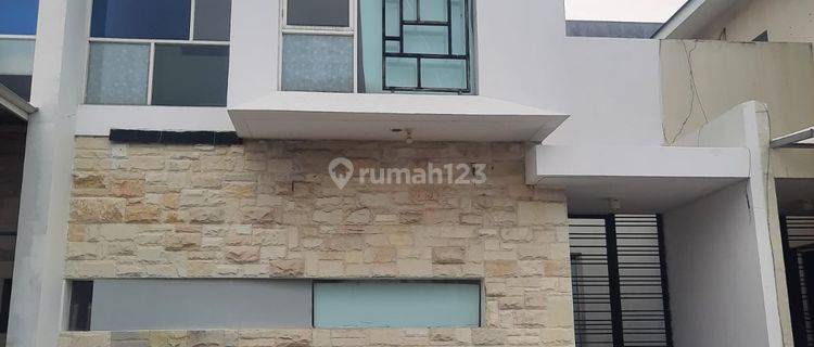 Royal Residence Greenwich Rumah Minimalis, Depan Taman 1